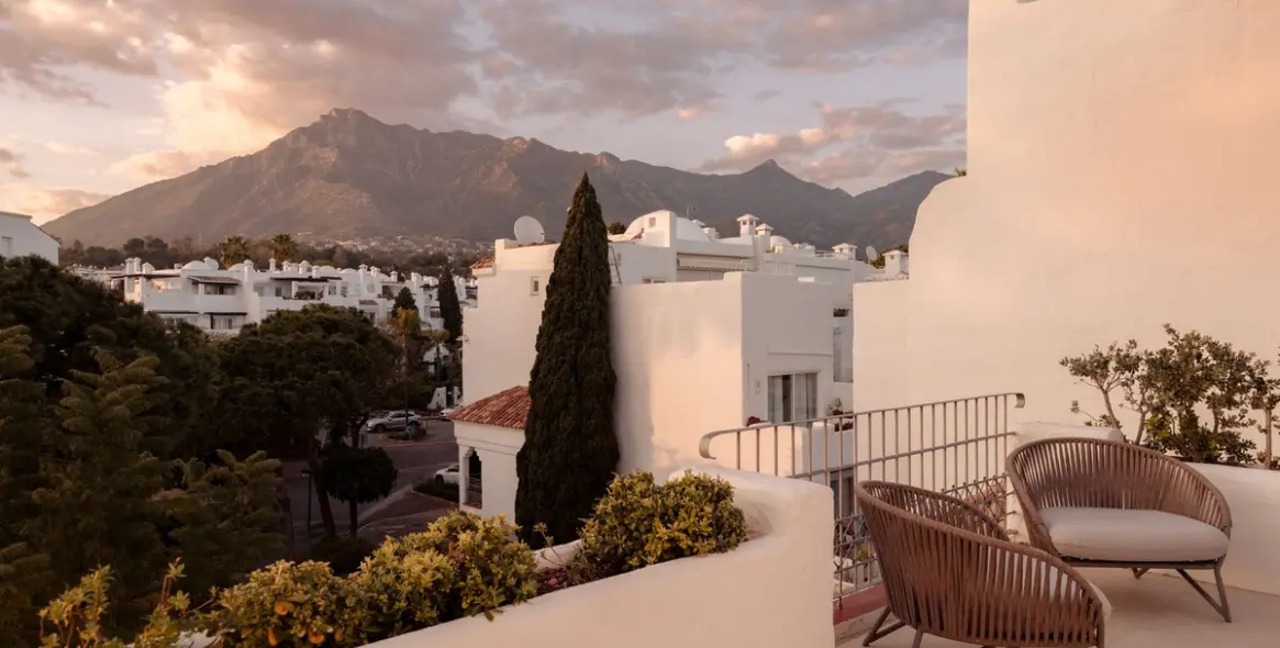 Sale of penthouse duplex in The Golden Mile 27