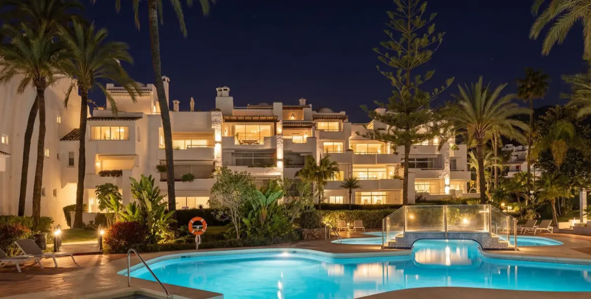 Sale of penthouse duplex in The Golden Mile 28