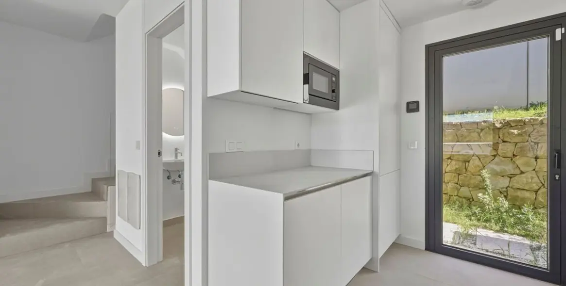 Short-term rent of semi-detached house in Estepona 6