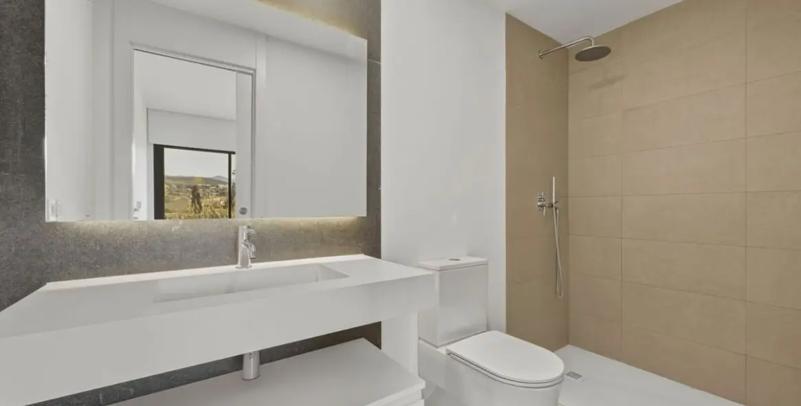 Short-term rent of semi-detached house in Estepona 16