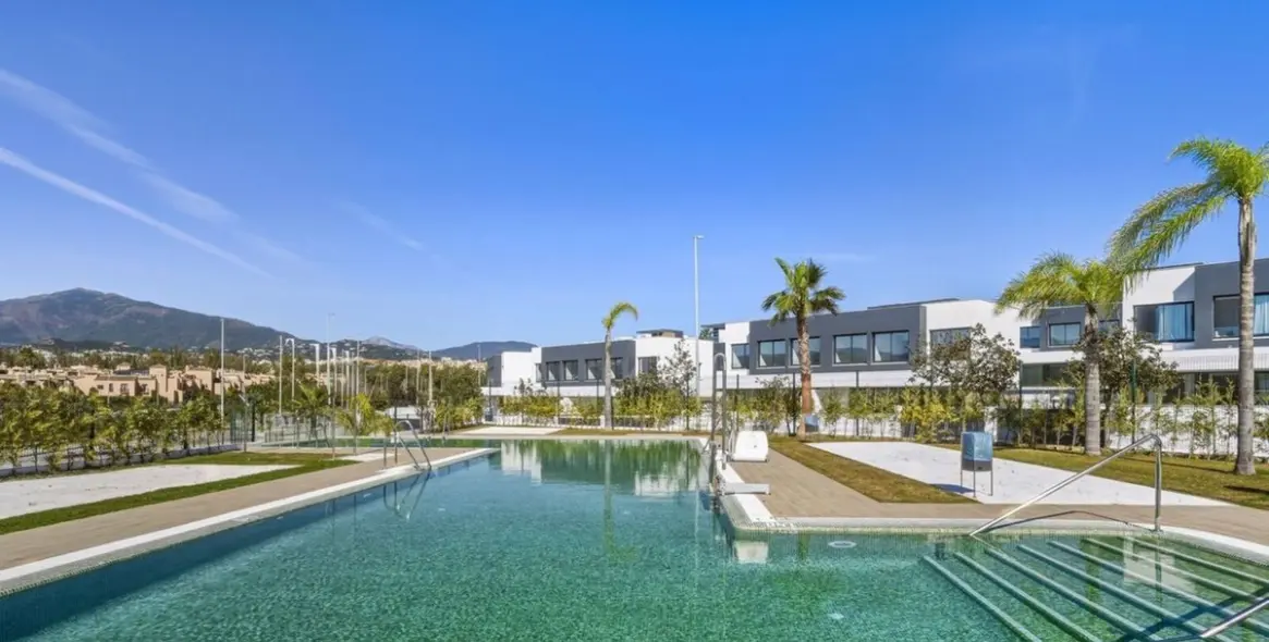 Short-term rent of semi-detached house in Estepona 18