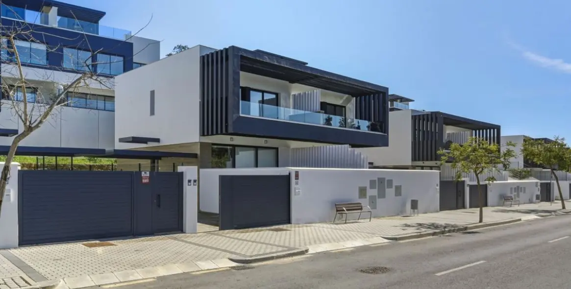 Short-term rent of semi-detached house in Estepona 19