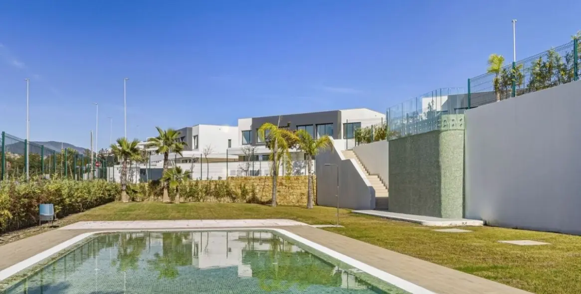 Short-term rent of semi-detached house in Estepona 20