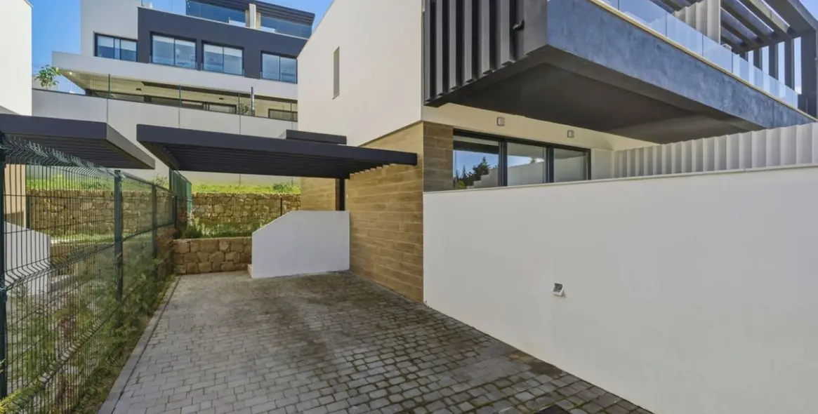 Short-term rent of semi-detached house in Estepona 23