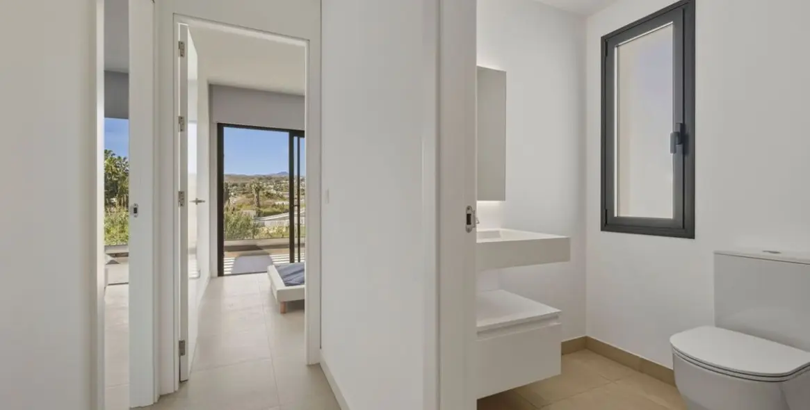 Short-term rent of semi-detached house in Estepona 26