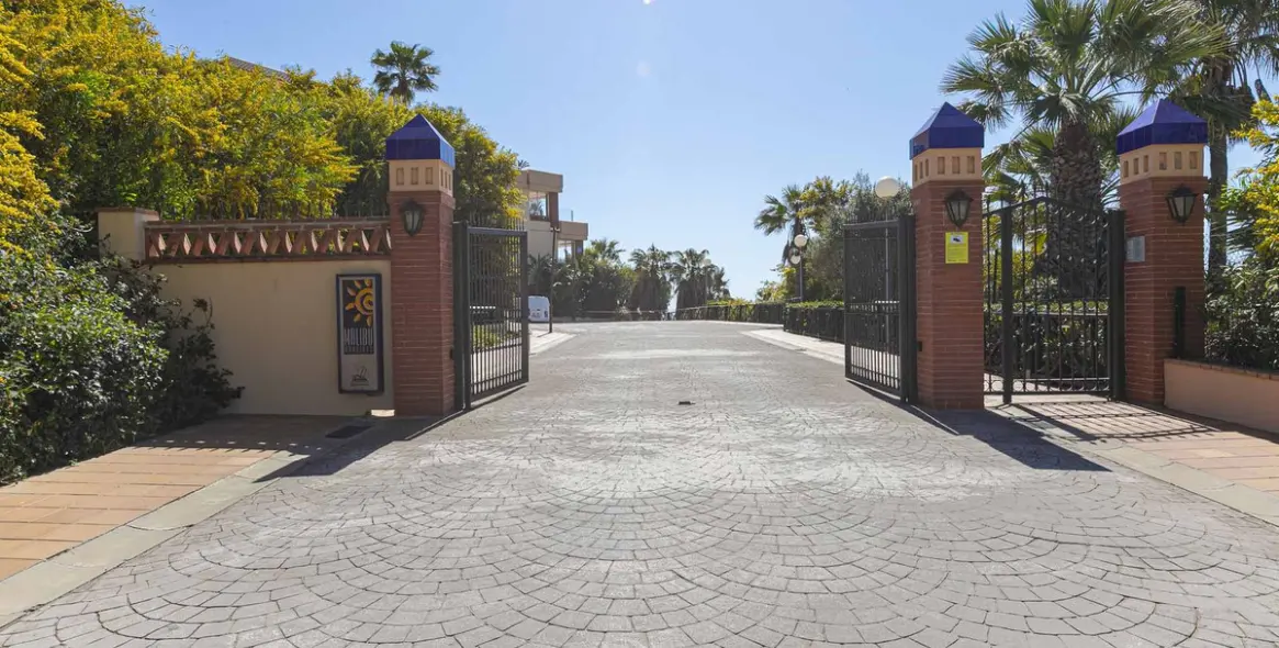 Продажа апартаментов на первом этаже в El Chaparral 5