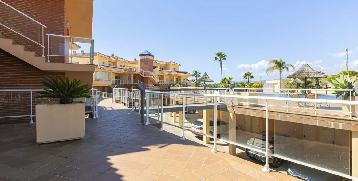 Продажа апартаментов на первом этаже в El Chaparral 7