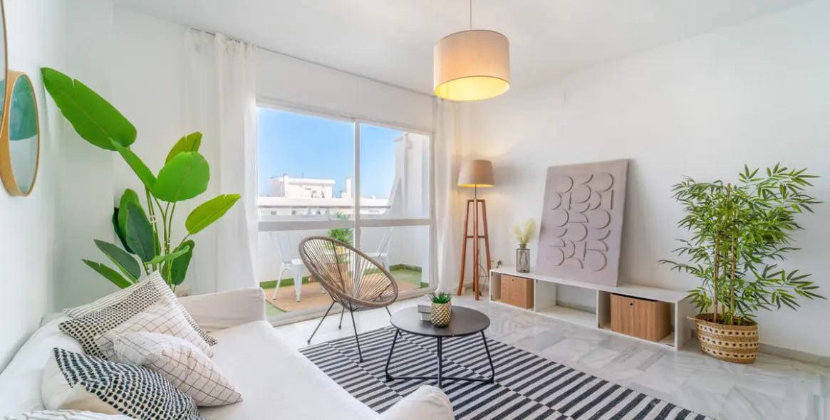Venta de apartamento en planta media en Fuengirola 2