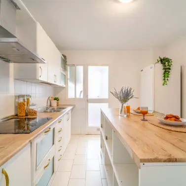 Sale of middle floor apartment in Fuengirola