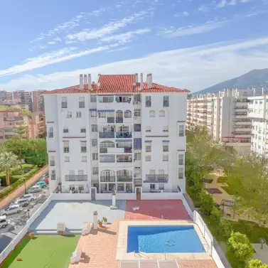 Sale of middle floor apartment in Fuengirola
