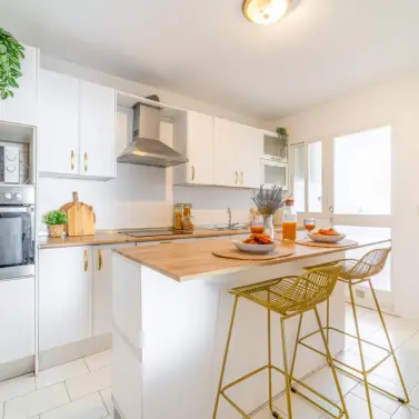 Sale of middle floor apartment in Fuengirola