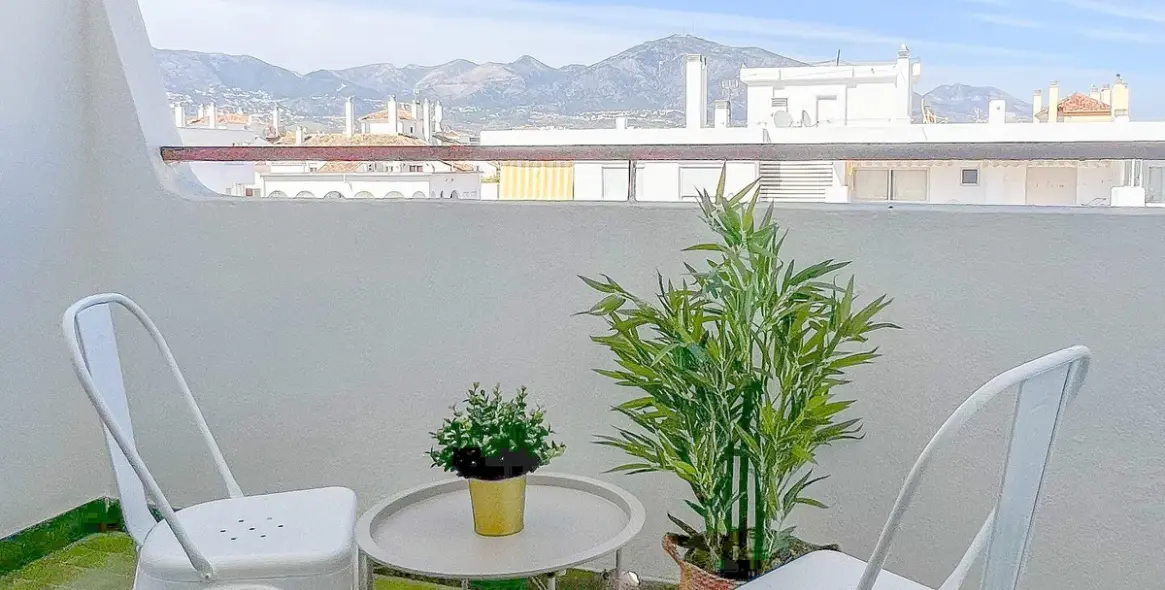 Sale of middle floor apartment in Fuengirola 16