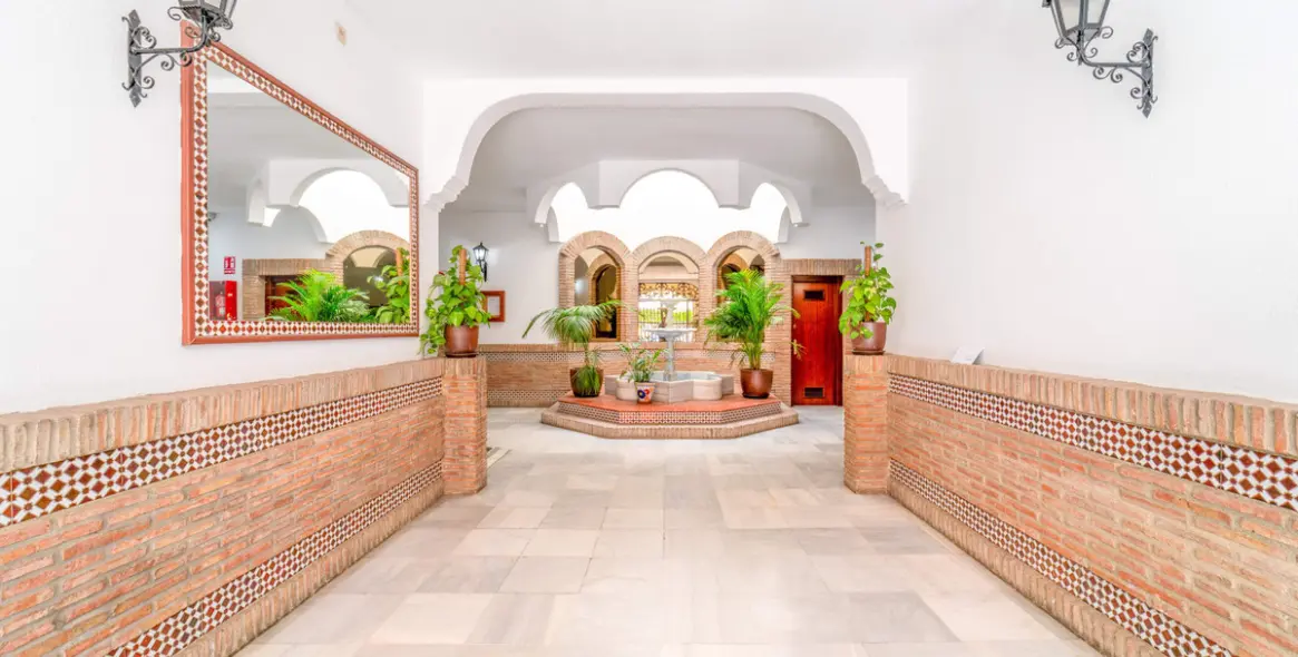Sale of middle floor apartment in Fuengirola 32