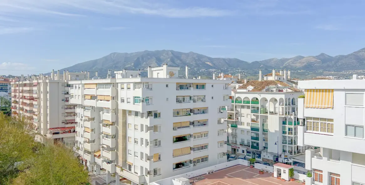 Sale of middle floor apartment in Fuengirola 34