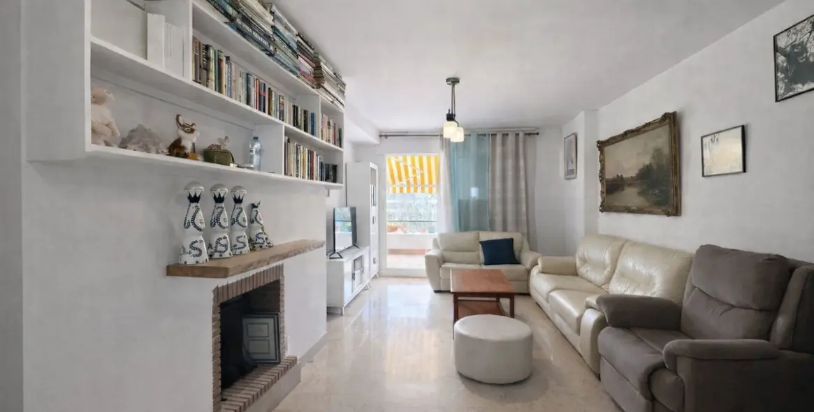 Venta de apartamento en planta media en Guadalmina Alta 3