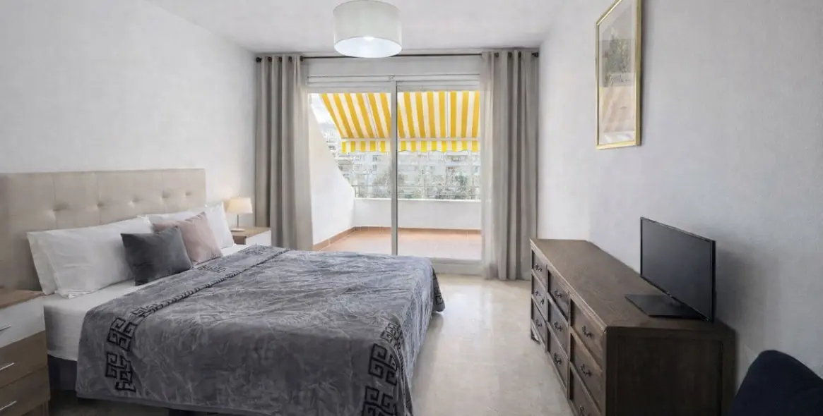 Venta de apartamento en planta media en Guadalmina Alta 9