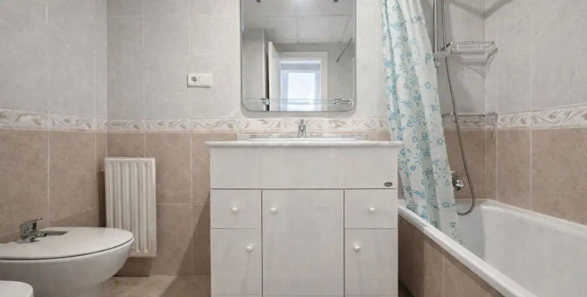 Venta de apartamento en planta media en Guadalmina Alta 10