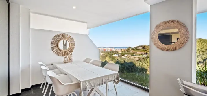 Sale of middle floor apartment in Mijas 2