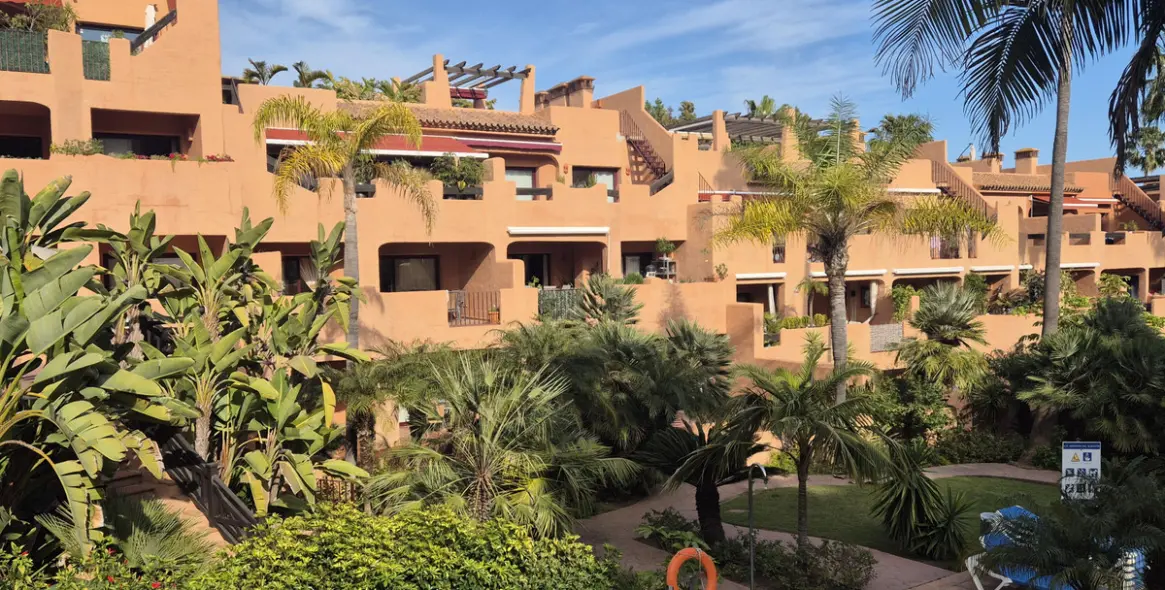 Venta de apartamento en planta baja en Los Flamingos 6