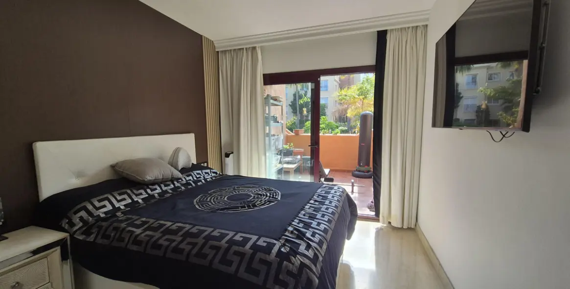 Venta de apartamento en planta baja en Los Flamingos 12