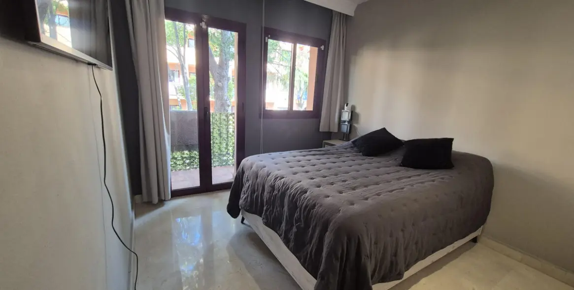 Venta de apartamento en planta baja en Los Flamingos 18