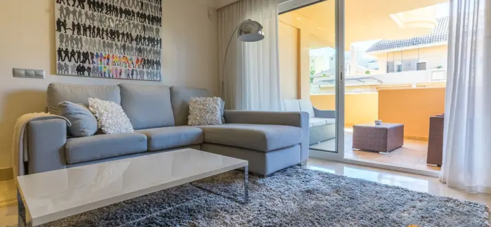 Venta de apartamento en planta media en Nueva Andalucía 0
