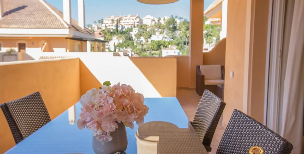 Продажа апартаментов на среднем этаже в Nueva Andalucía 2