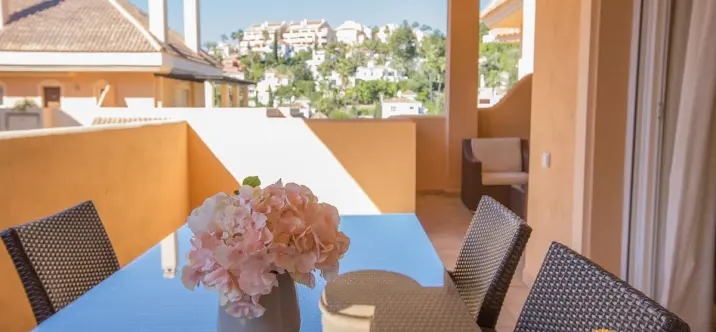 Venta de apartamento en planta media en Nueva Andalucía 1