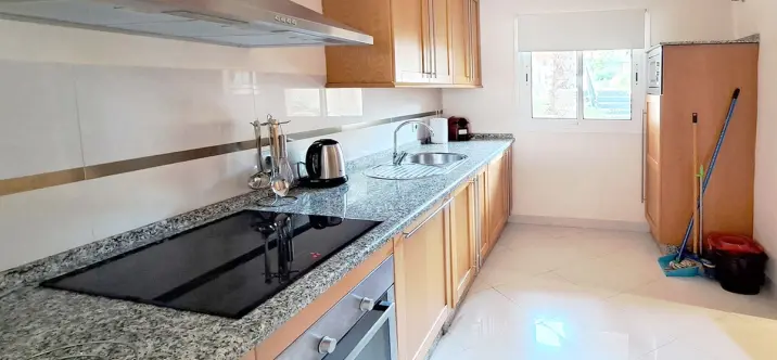 Venta de apartamento en planta media en Nueva Andalucía 3