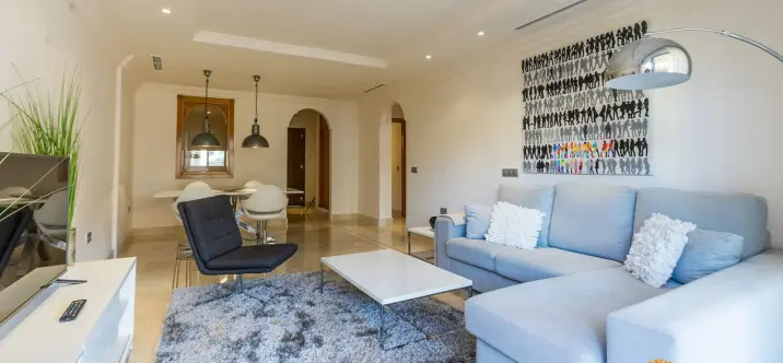 Venta de apartamento en planta media en Nueva Andalucía 4