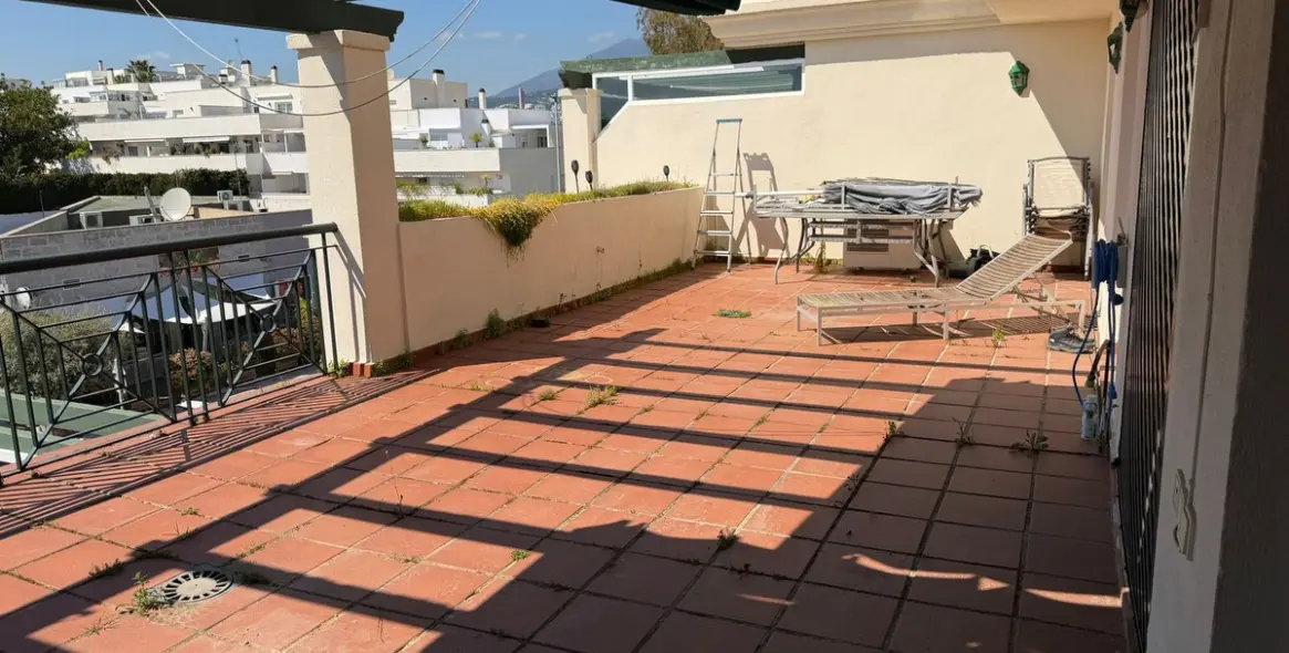Sale of penthouse in Puerto Banús 24