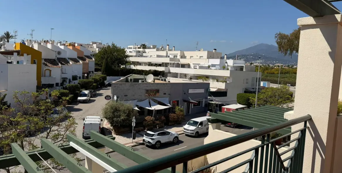 Sale of penthouse in Puerto Banús 25