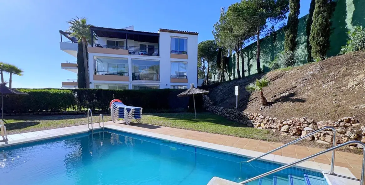 Sale of ground floor apartment in Miraflores 1