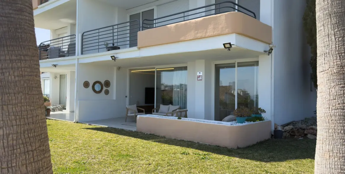 Sale of ground floor apartment in Miraflores 5