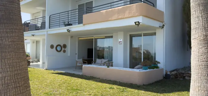 Sale of ground floor apartment in Miraflores 4