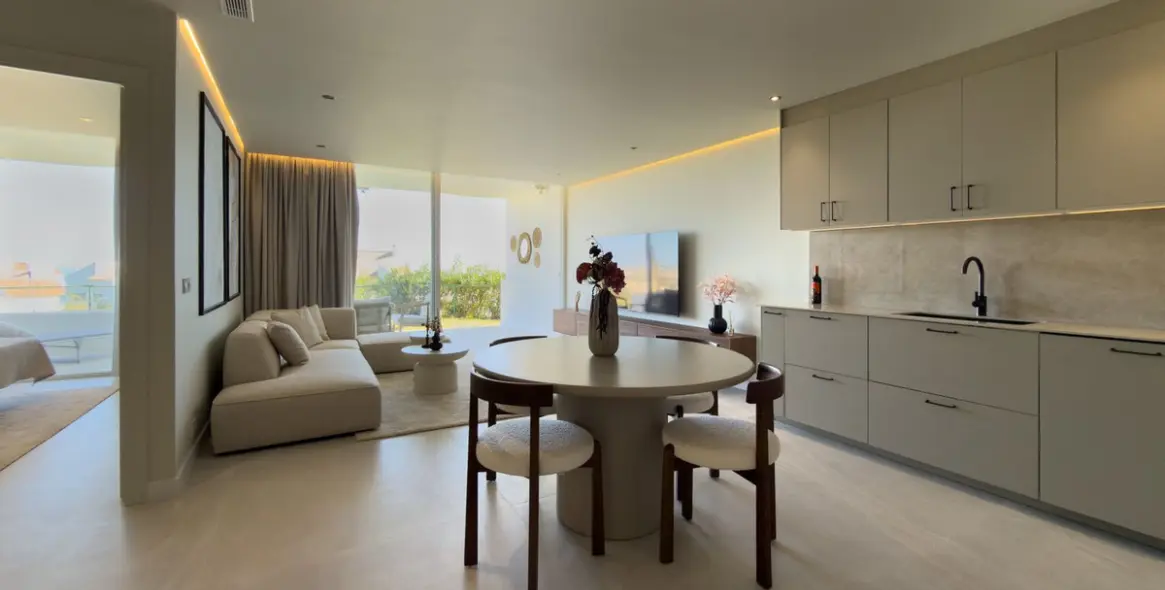 Sale of ground floor apartment in Miraflores 6