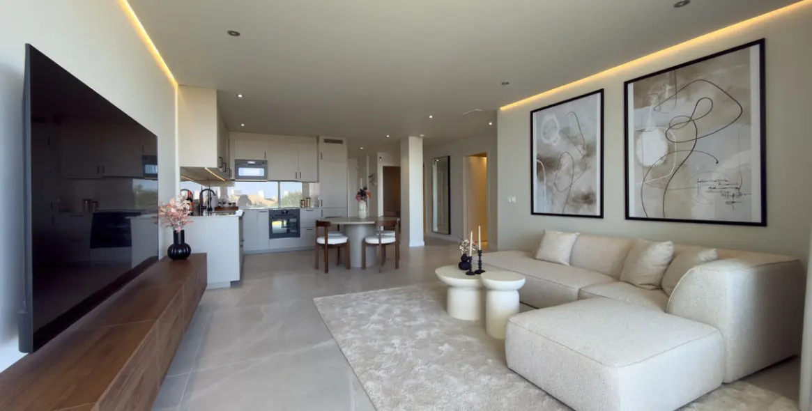 Sale of ground floor apartment in Miraflores 8