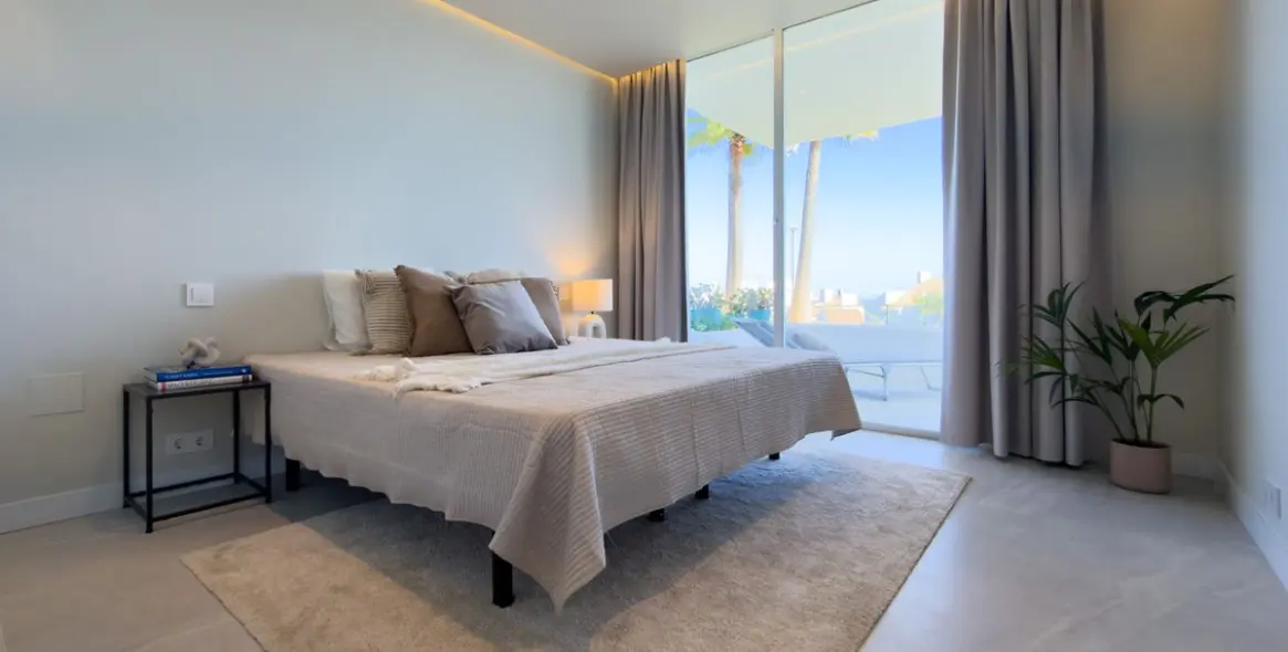 Sale of ground floor apartment in Miraflores 11