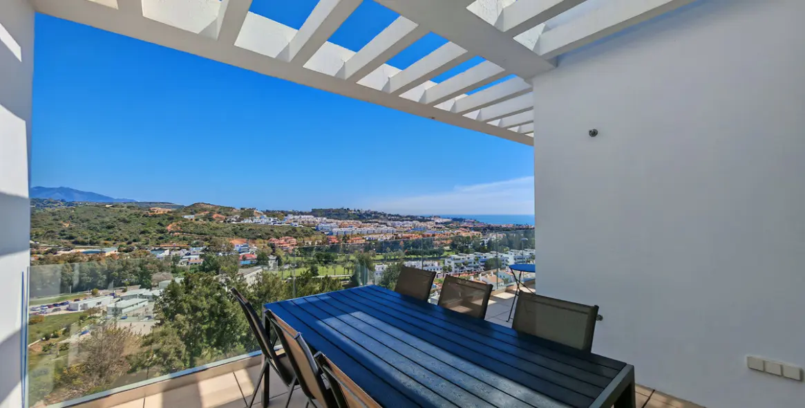 Sale of middle floor apartment in La Cala de Mijas 1