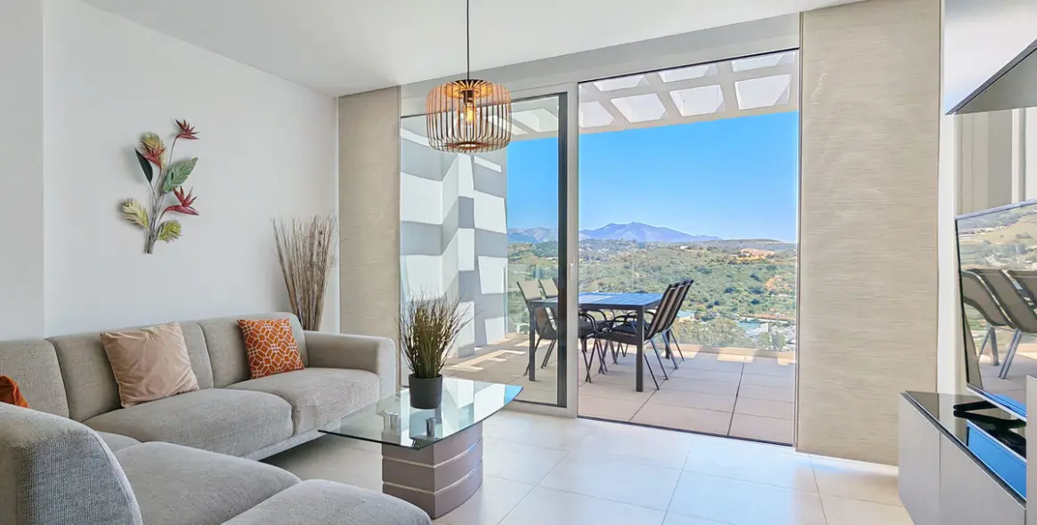 Sale of middle floor apartment in La Cala de Mijas 2