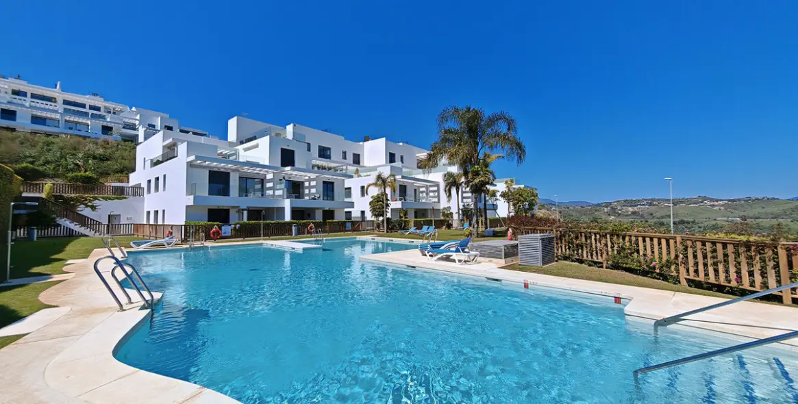 Sale of middle floor apartment in La Cala de Mijas 3