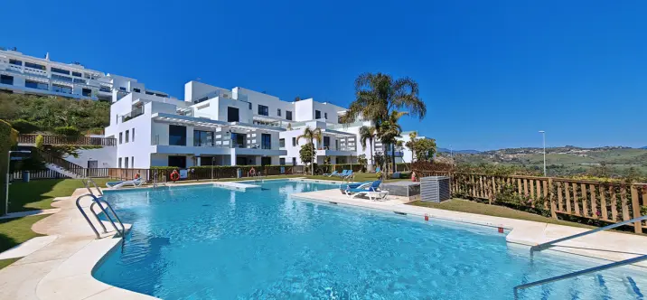 Sale of middle floor apartment in La Cala de Mijas 2