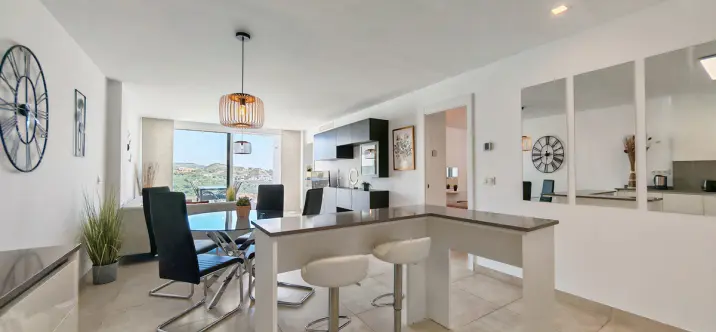 Sale of middle floor apartment in La Cala de Mijas 4
