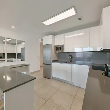 Sale of middle floor apartment in La Cala de Mijas