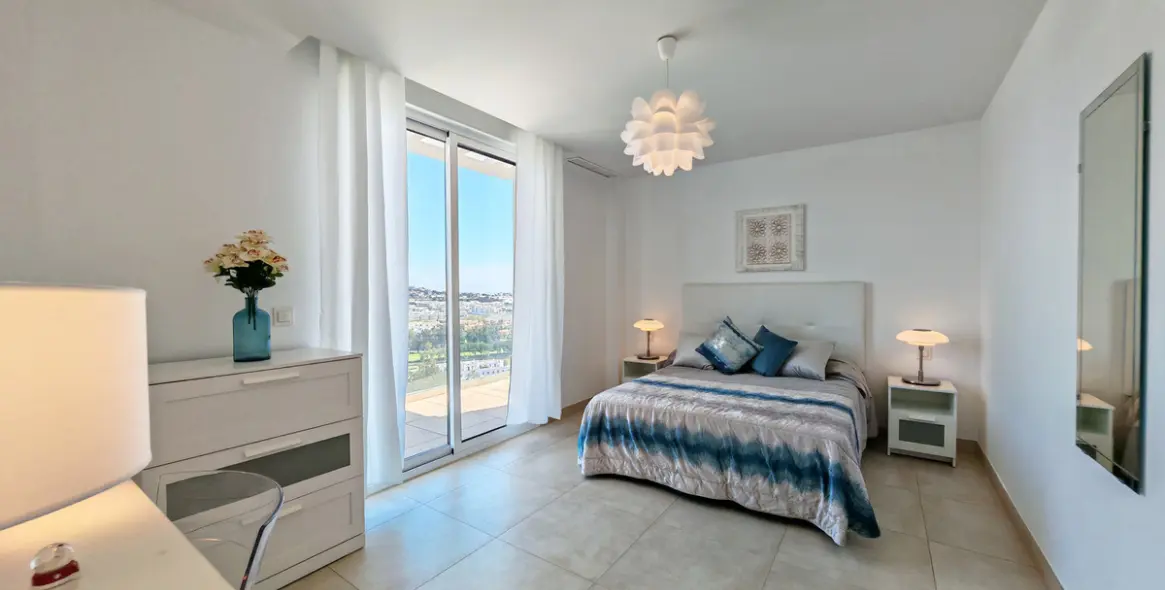 Sale of middle floor apartment in La Cala de Mijas 9