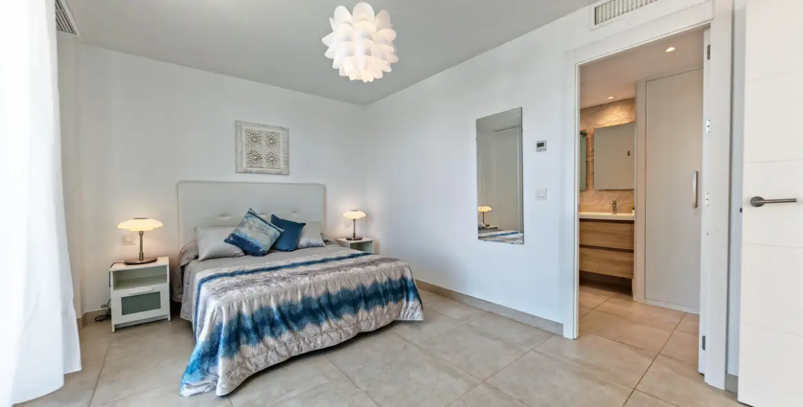 Sale of middle floor apartment in La Cala de Mijas 11