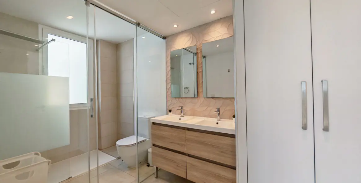 Sale of middle floor apartment in La Cala de Mijas 12