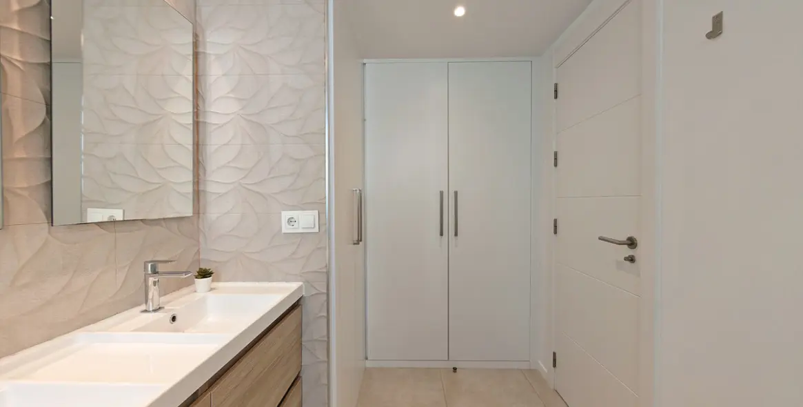 Sale of middle floor apartment in La Cala de Mijas 13