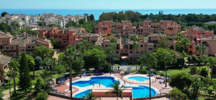 Sale of ground floor apartment in Estepona 0