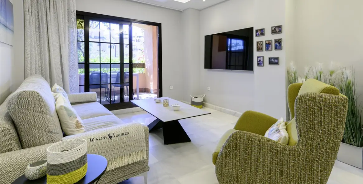 Sale of ground floor apartment in Estepona 2